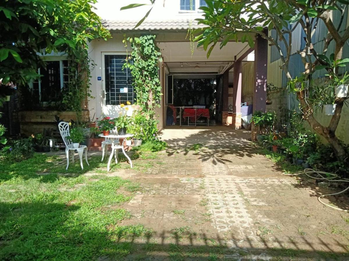 Kol House Bed and Breakfast Phnom Penh Exterior foto